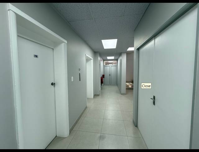 100M² OFFICE TO LET IN TULISA PARK